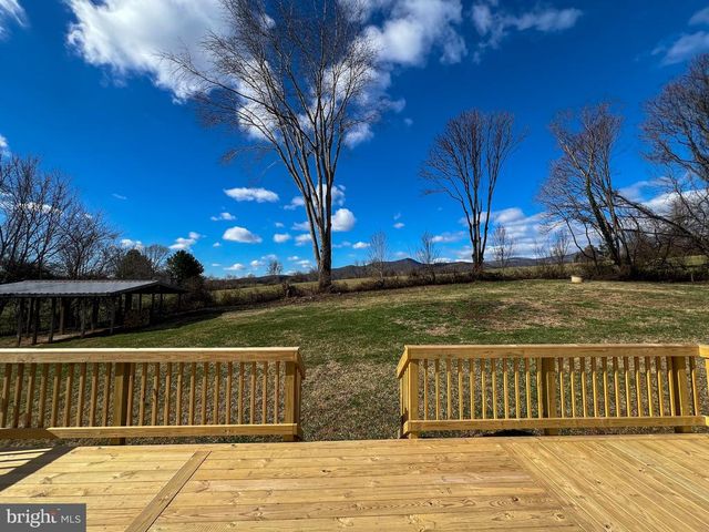 22 HOPEWELL LN, Sperryville, VA 22740