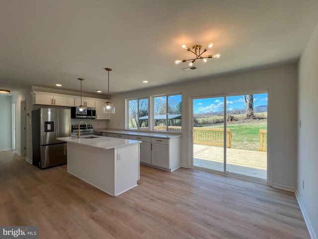 22 HOPEWELL LN, Sperryville, VA 22740