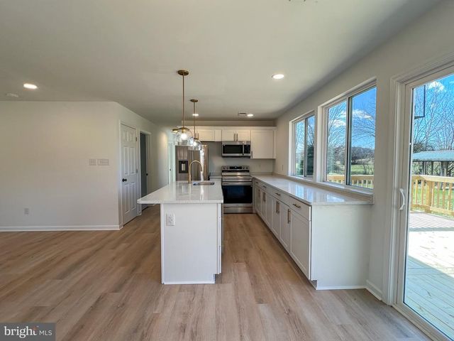 22 HOPEWELL LN, Sperryville, VA 22740