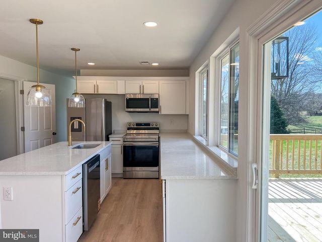 22 HOPEWELL LN, Sperryville, VA 22740