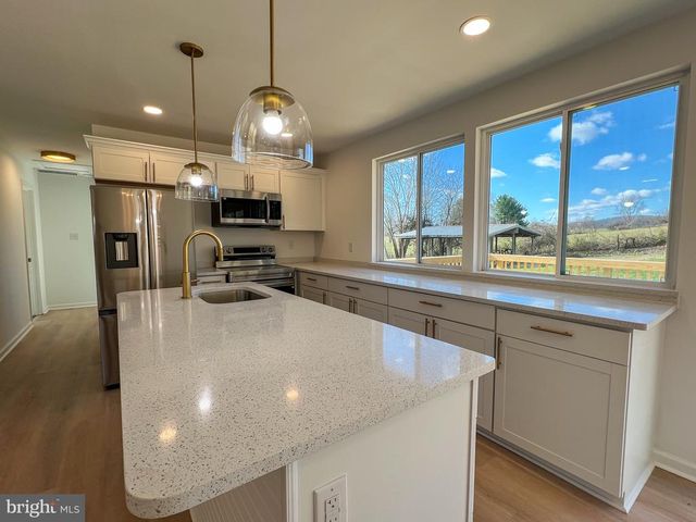22 HOPEWELL LN, Sperryville, VA 22740