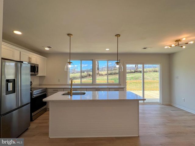 22 HOPEWELL LN, Sperryville, VA 22740