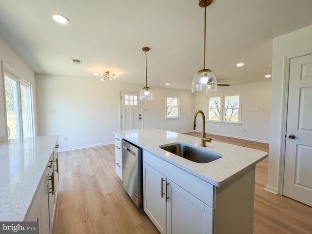 22 HOPEWELL LN, Sperryville, VA 22740