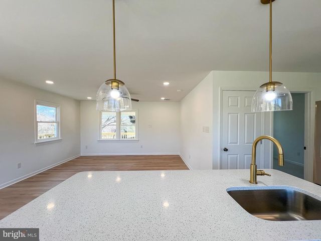 22 HOPEWELL LN, Sperryville, VA 22740