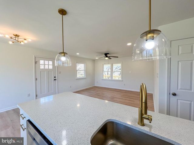 22 HOPEWELL LN, Sperryville, VA 22740