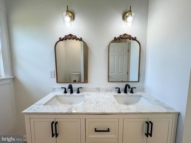 22 HOPEWELL LN, Sperryville, VA 22740