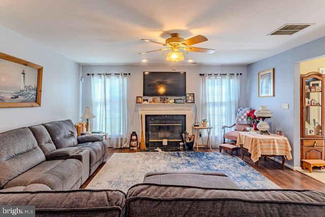 105 WHARTON RD, Mount Laurel, NJ 08054