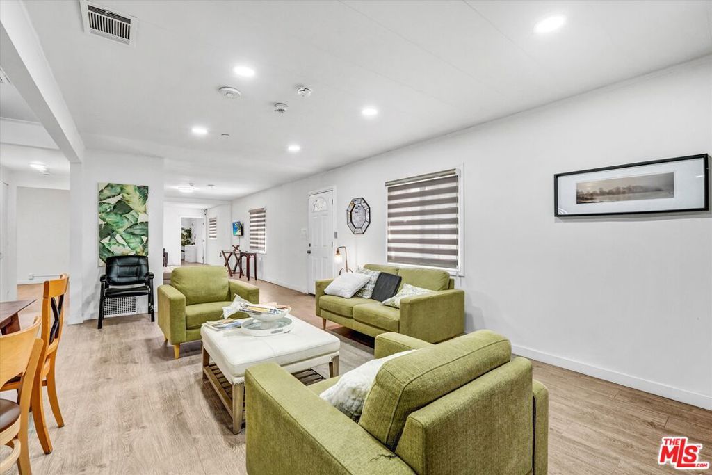 Image 11 of property listing at 4669 W Olympic Boulevard, Los Angeles, CA 90019