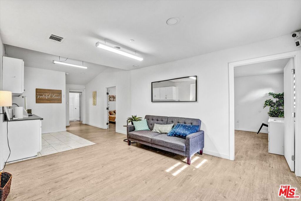 Image 12 of property listing at 4669 W Olympic Boulevard, Los Angeles, CA 90019