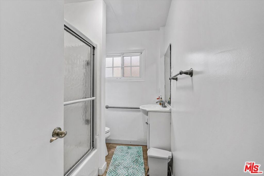 Image 16 of property listing at 4669 W Olympic Boulevard, Los Angeles, CA 90019