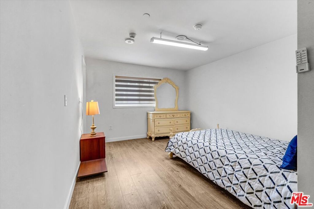 Image 28 of property listing at 4669 W Olympic Boulevard, Los Angeles, CA 90019