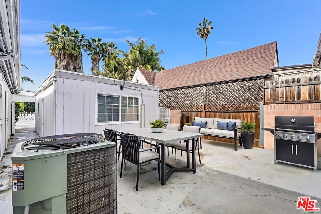 Image 32 of property listing at 4669 W Olympic Boulevard, Los Angeles, CA 90019