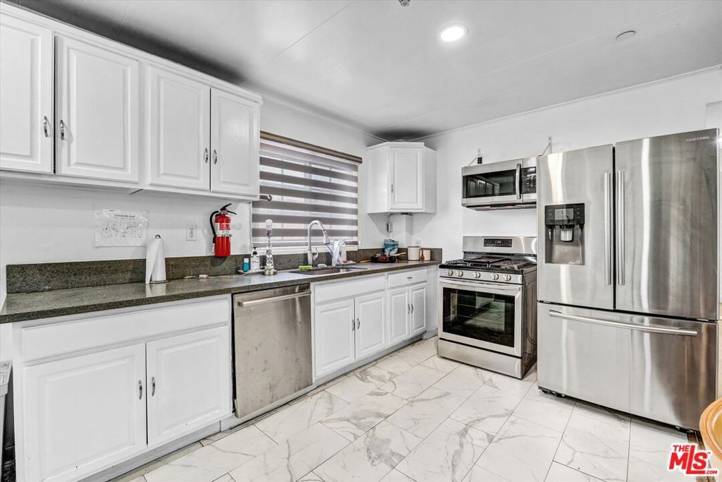 Image 8 of property listing at 4669 W Olympic Boulevard, Los Angeles, CA 90019