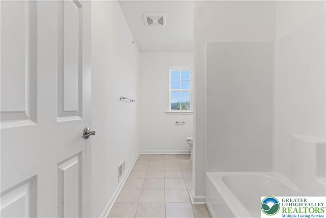 2430 Sonoma Drive 92, Forks Twp, PA 18040