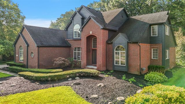 2342 Ivy Hill Drive, Commerce Twp, MI 48382