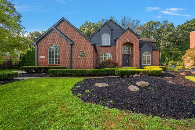 2342 Ivy Hill Drive, Commerce Twp, MI 48382