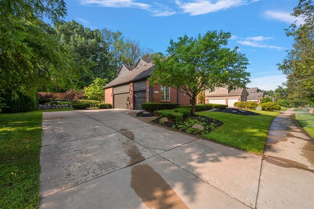 2342 Ivy Hill Drive, Commerce Twp, MI 48382
