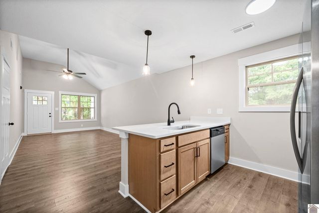 135 Illinois Ave, Oak Grove, KY 42262
