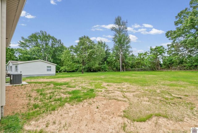 135 Illinois Ave, Oak Grove, KY 42262