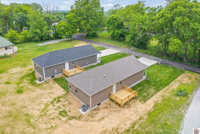 135 Illinois Ave, Oak Grove, KY 42262