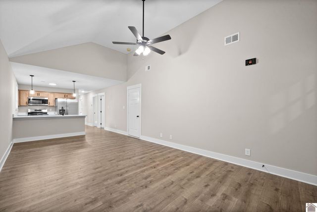 135 Illinois Ave, Oak Grove, KY 42262