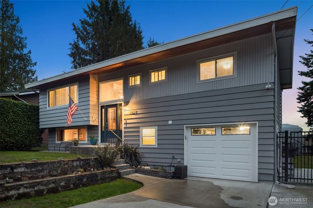 7627 NE 202nd Place, Kenmore, WA 98028