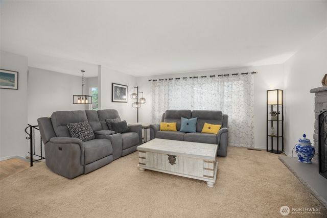 7627 NE 202nd Place, Kenmore, WA 98028