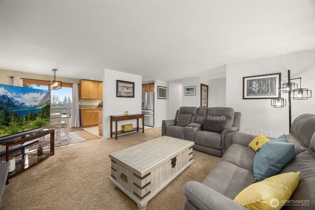 7627 NE 202nd Place, Kenmore, WA 98028