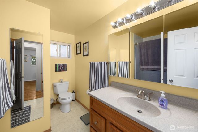 7627 NE 202nd Place, Kenmore, WA 98028