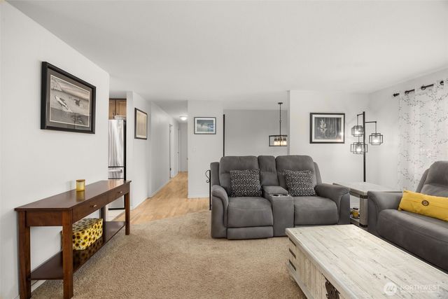 7627 NE 202nd Place, Kenmore, WA 98028