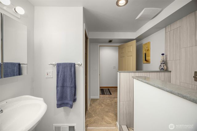 7627 NE 202nd Place, Kenmore, WA 98028