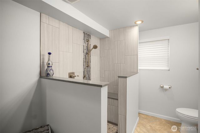 7627 NE 202nd Place, Kenmore, WA 98028