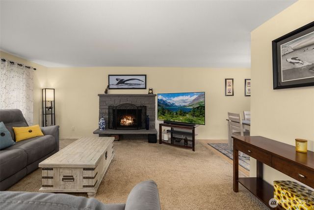 7627 NE 202nd Place, Kenmore, WA 98028