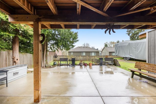 7627 NE 202nd Place, Kenmore, WA 98028