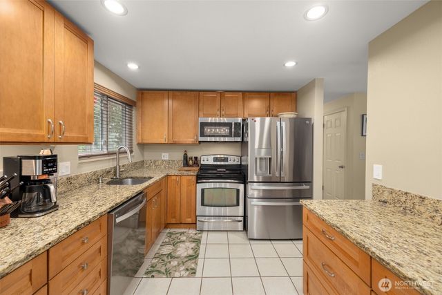 7627 NE 202nd Place, Kenmore, WA 98028