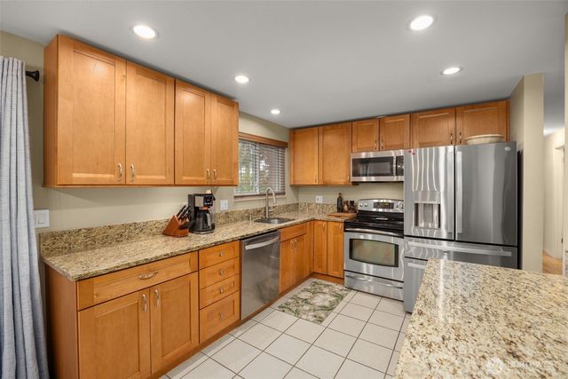 7627 NE 202nd Place, Kenmore, WA 98028