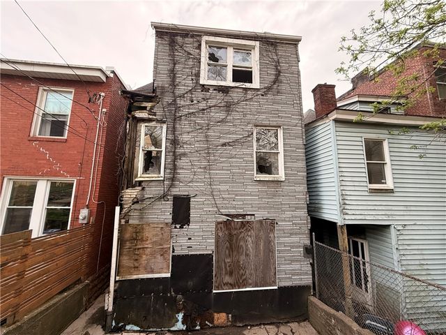 5001 Broad St, Garfield, PA 15224