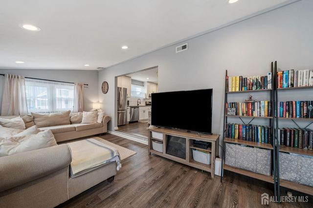 22 Elm Terrace, Parlin, NJ 08859