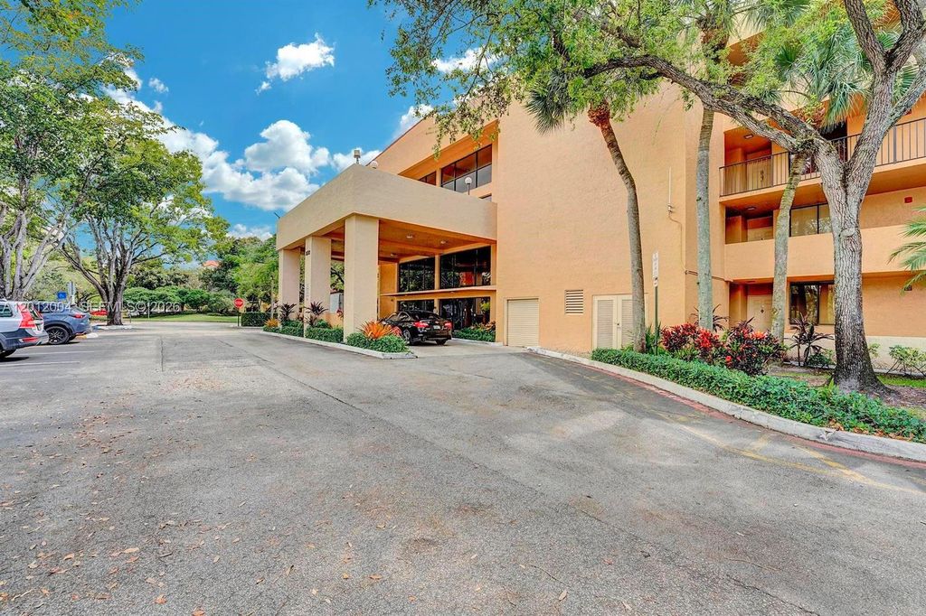 8592 W Sunrise Blvd 408, Plantation, FL 33322