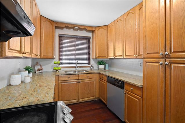 1412 Edgemere Drive, Greece, NY 14612