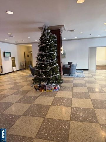 2000 Linwood Avenue 8B, Fort Lee, NJ 07024