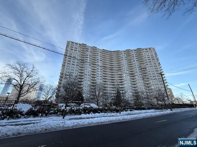 2000 Linwood Avenue 8B, Fort Lee, NJ 07024