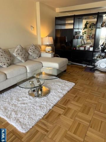2000 Linwood Avenue 8B, Fort Lee, NJ 07024