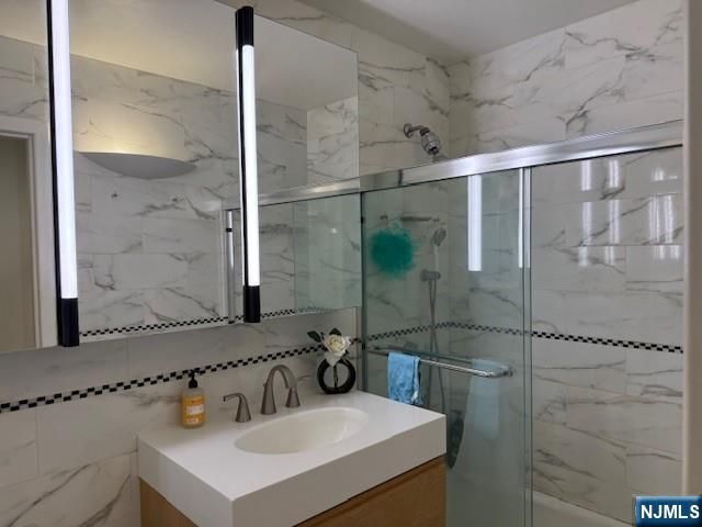 2000 Linwood Avenue 8B, Fort Lee, NJ 07024