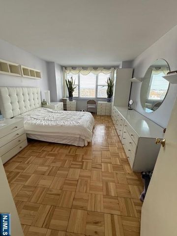 2000 Linwood Avenue 8B, Fort Lee, NJ 07024