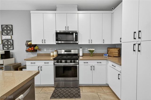 988 Via Panfilo Avenue, Henderson, NV 89011