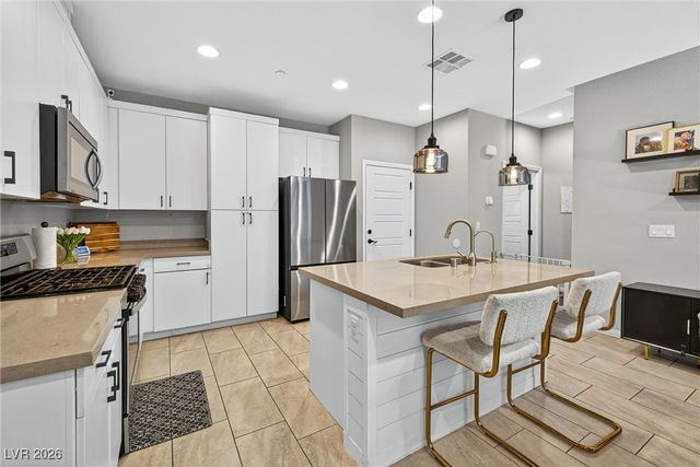 988 Via Panfilo Avenue, Henderson, NV 89011