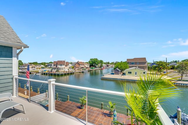 226 Bay Stream Drive, Toms River, NJ 08753