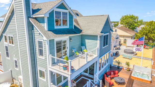 226 Bay Stream Drive, Toms River, NJ 08753