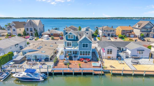 226 Bay Stream Drive, Toms River, NJ 08753